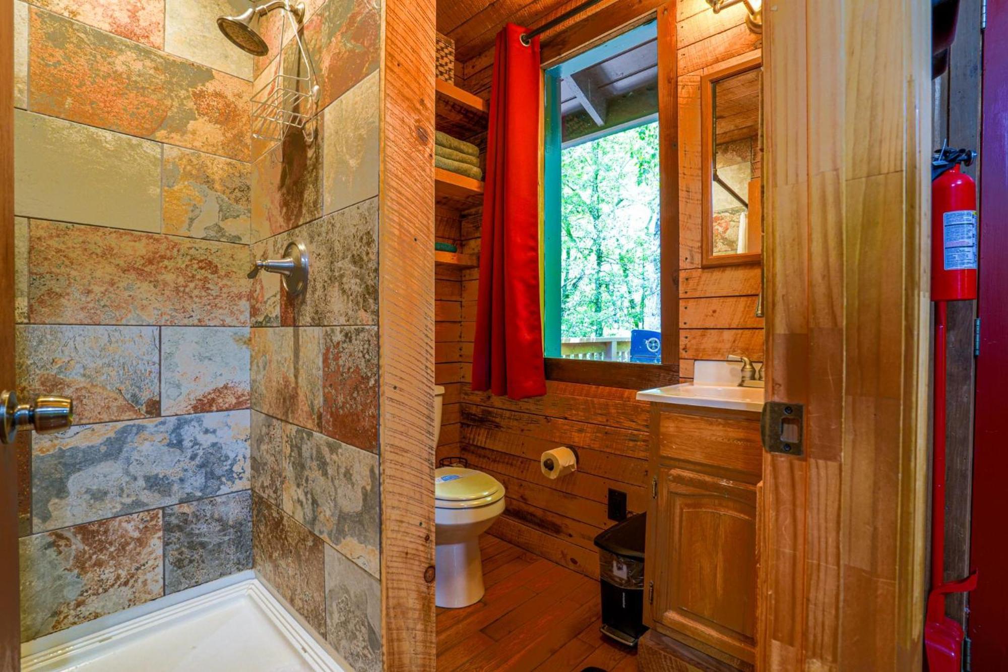 The Big Little Cabin - Hot Tub & Playground Dahlonega Εξωτερικό φωτογραφία