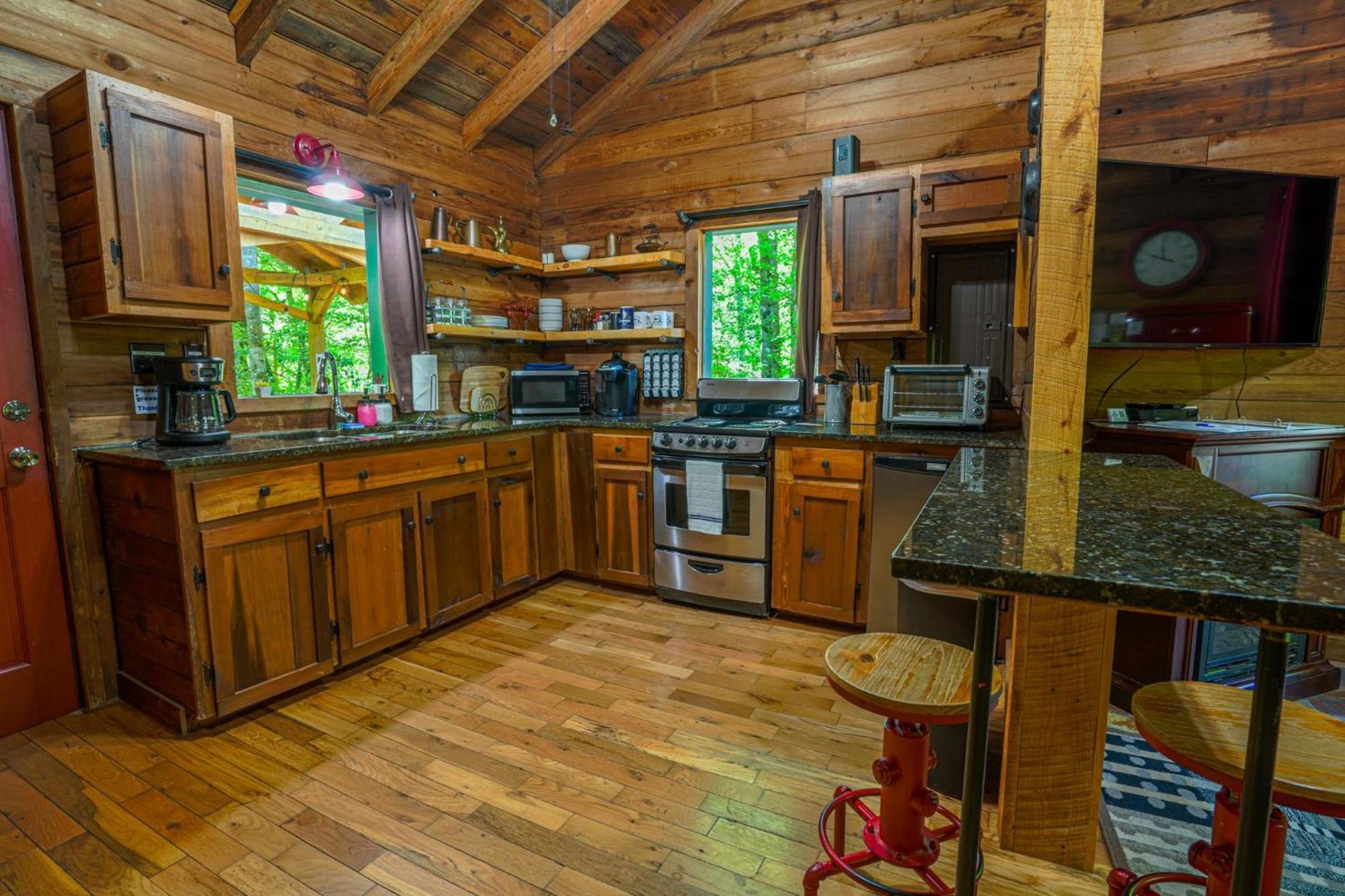 The Big Little Cabin - Hot Tub & Playground Dahlonega Εξωτερικό φωτογραφία