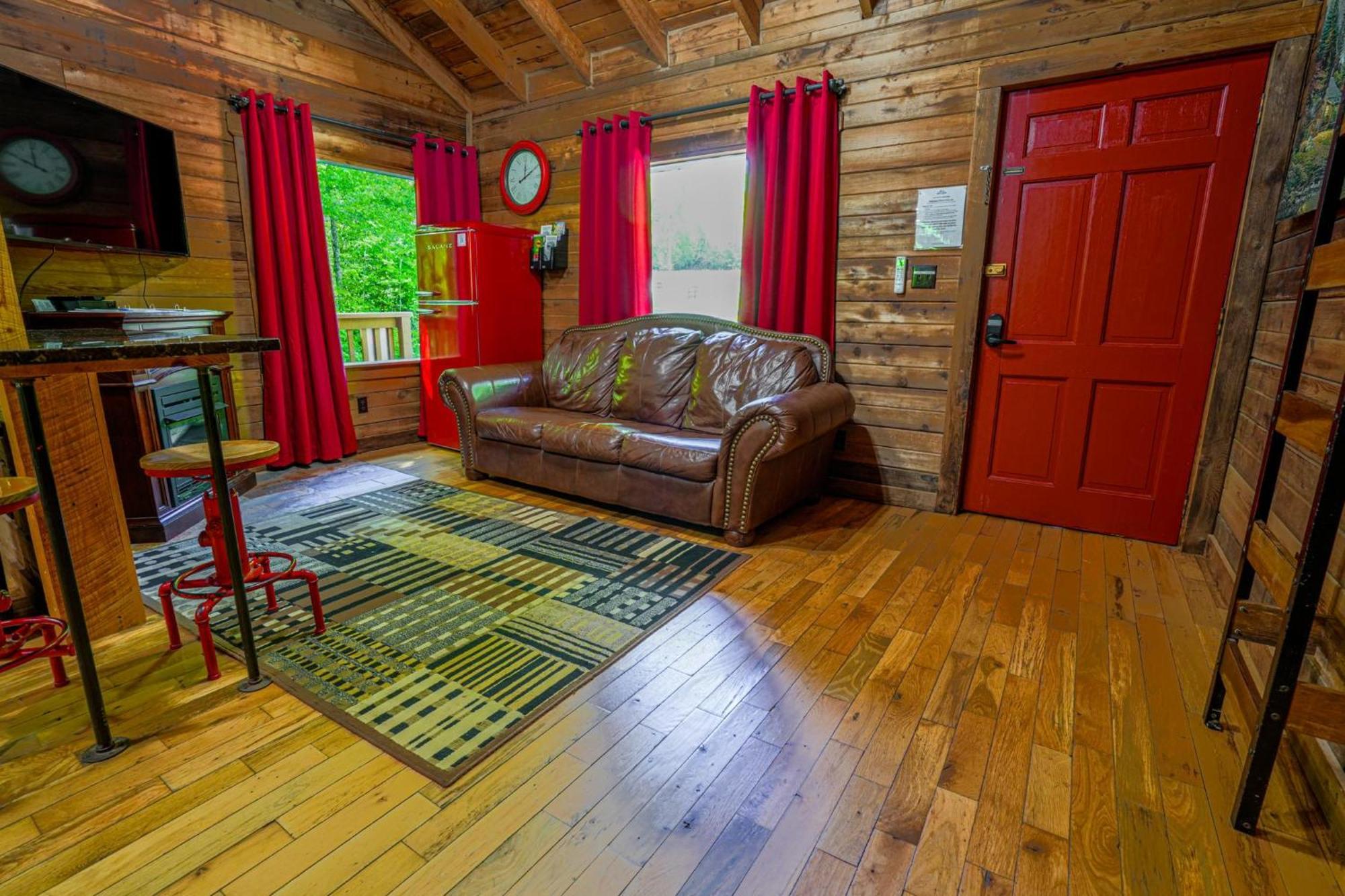 The Big Little Cabin - Hot Tub & Playground Dahlonega Εξωτερικό φωτογραφία