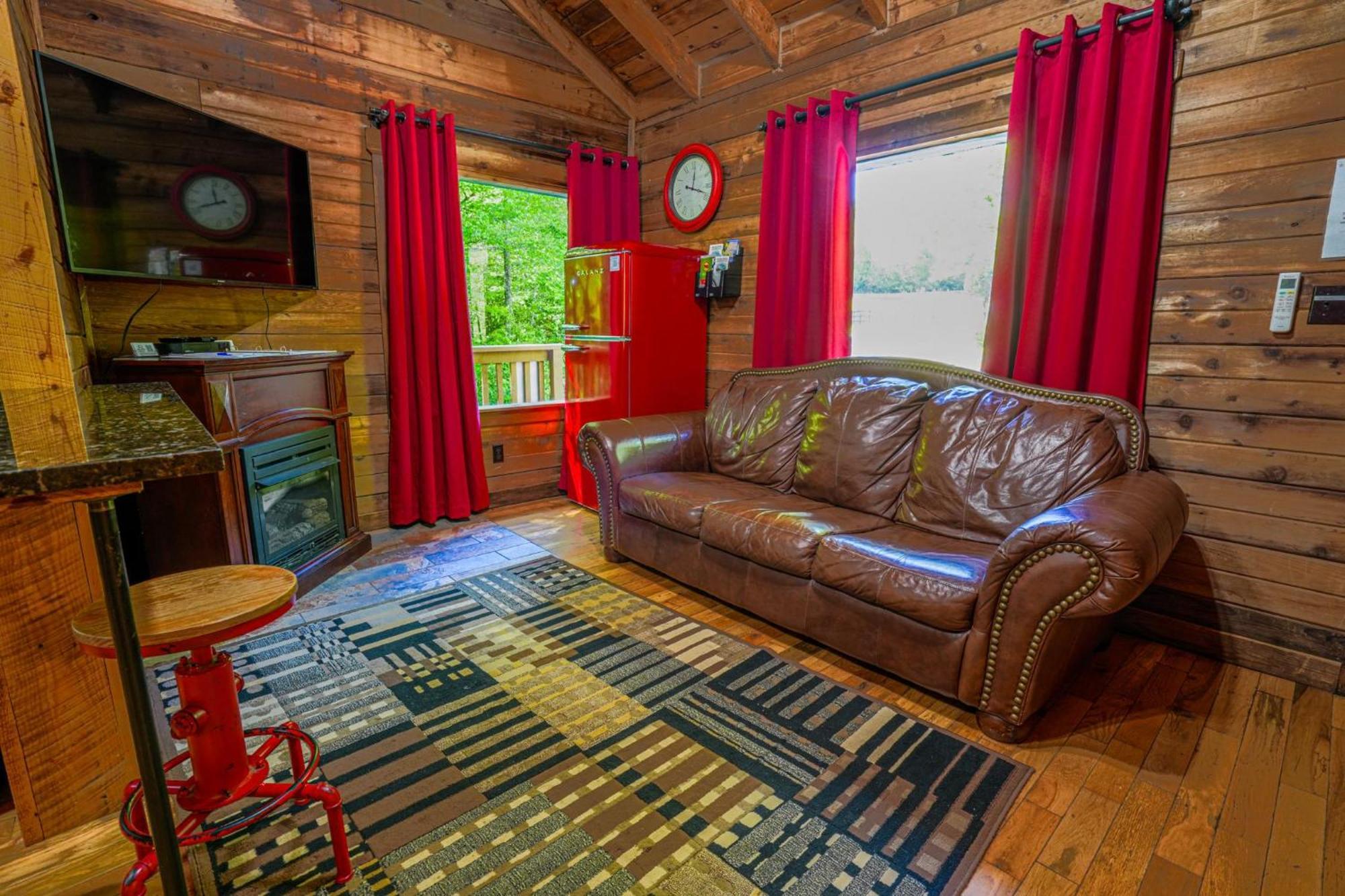 The Big Little Cabin - Hot Tub & Playground Dahlonega Εξωτερικό φωτογραφία